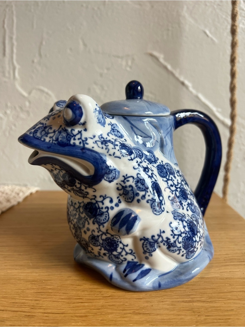Vintage Frog Teapot Ceramic Pitcher Chinoiserie Delft Style Cottagecore Decor - Picture 3 of 8